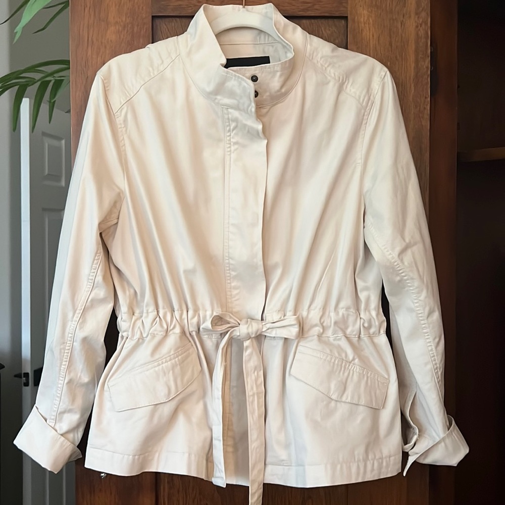 Banana Republic Factory Tie Waist Utility Jacket. Cream. Size M